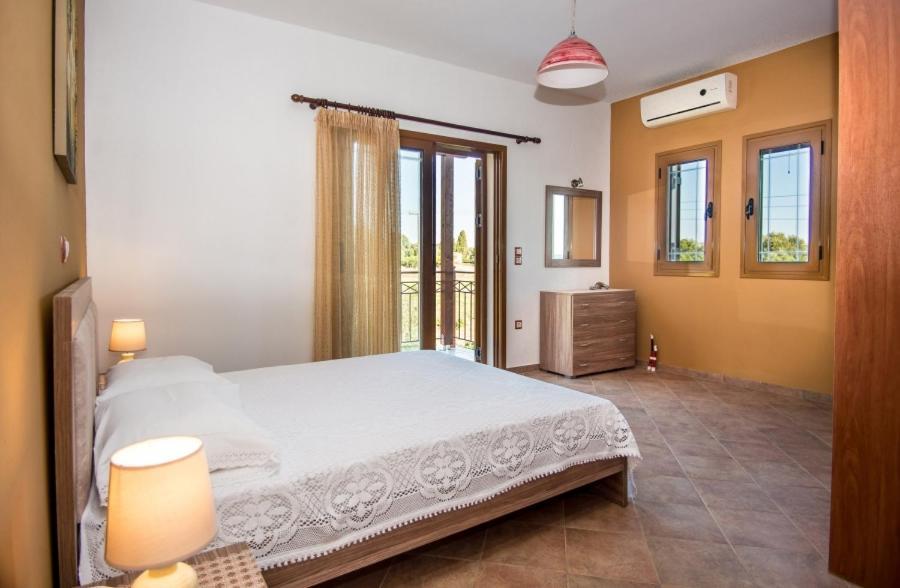 Villa Irida Afrato Экстерьер фото